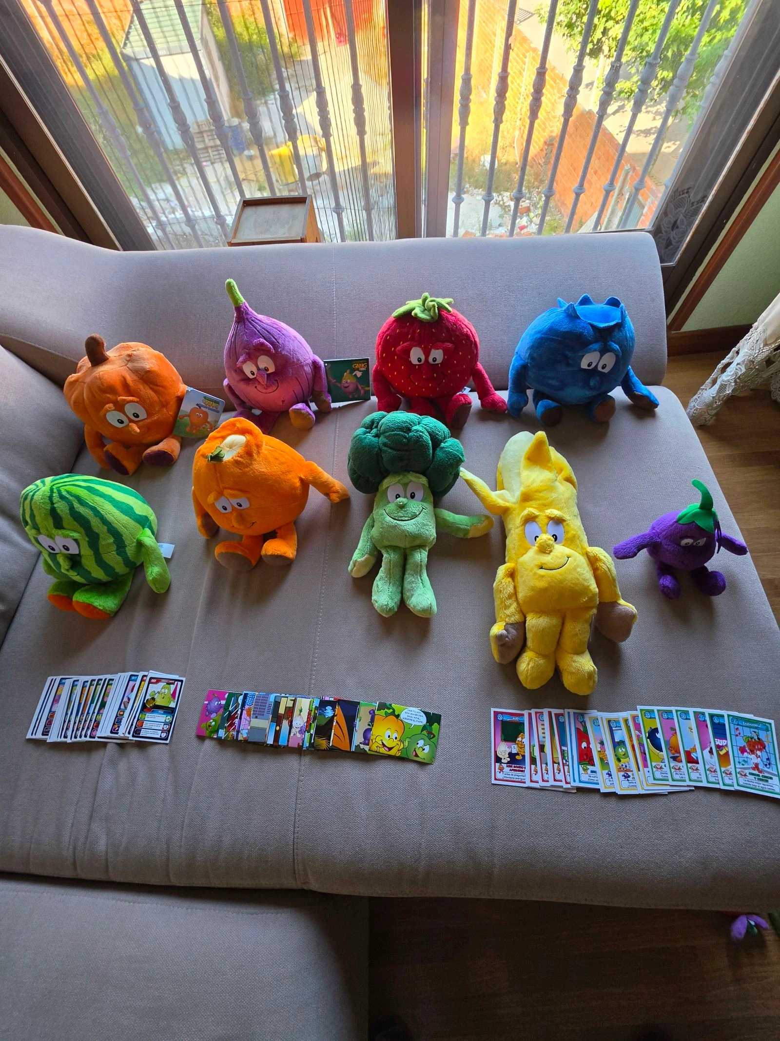Lote Lote Supersaludables: 9 Peluches, 3 AlbumCartas y Cromos